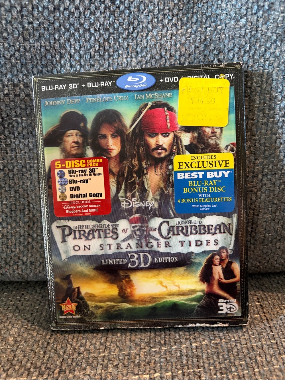 Disney Pirates of the Caribbean: On Stranger Tides - Black and Blue Cover